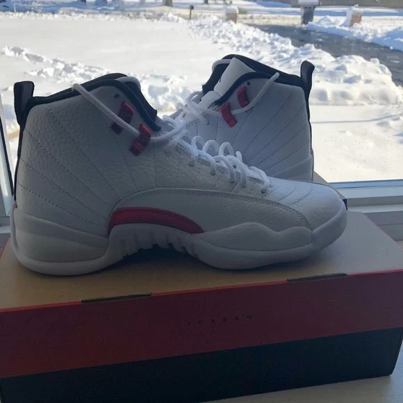 Air Jordan 12 “Twist” wore them like twice Cut in half: Jordan True Flight Review | RunRepeat main image 2